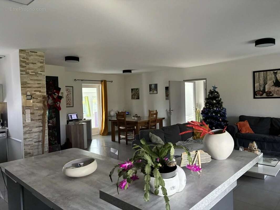 Maison à LA CALMETTE