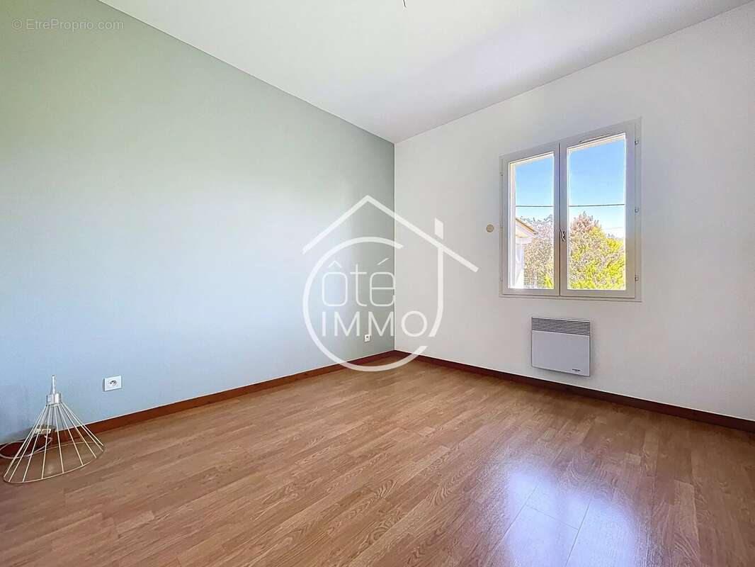 Maison à LAMOTHE-MONTRAVEL