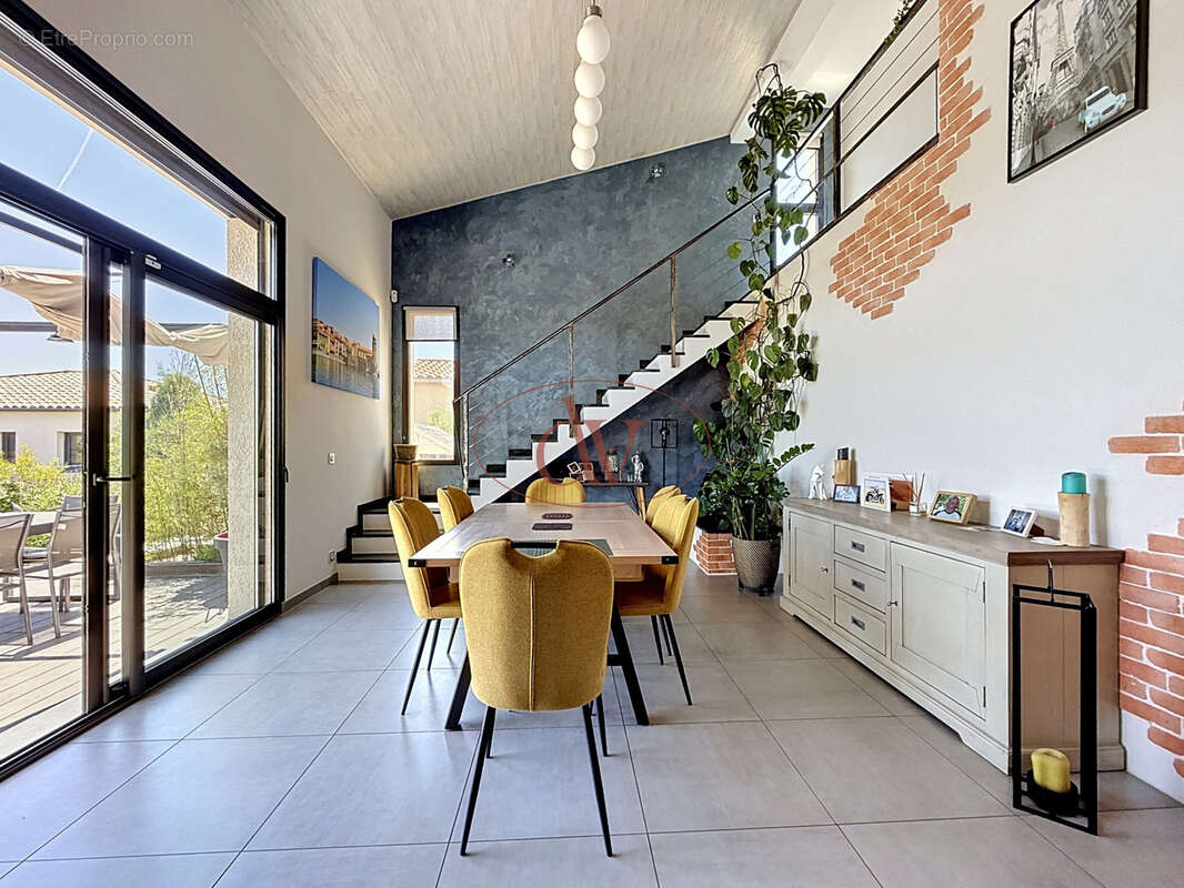 Maison à OPOUL-PERILLOS