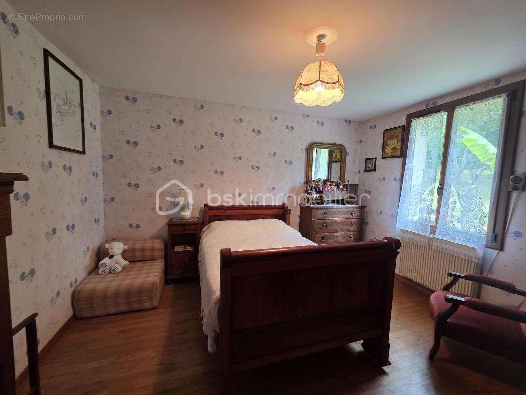 Maison à SAINTE-COLOMBE-EN-BRUILHOIS