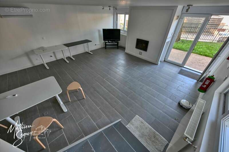 Maison à SAINT-GENIS-LAVAL