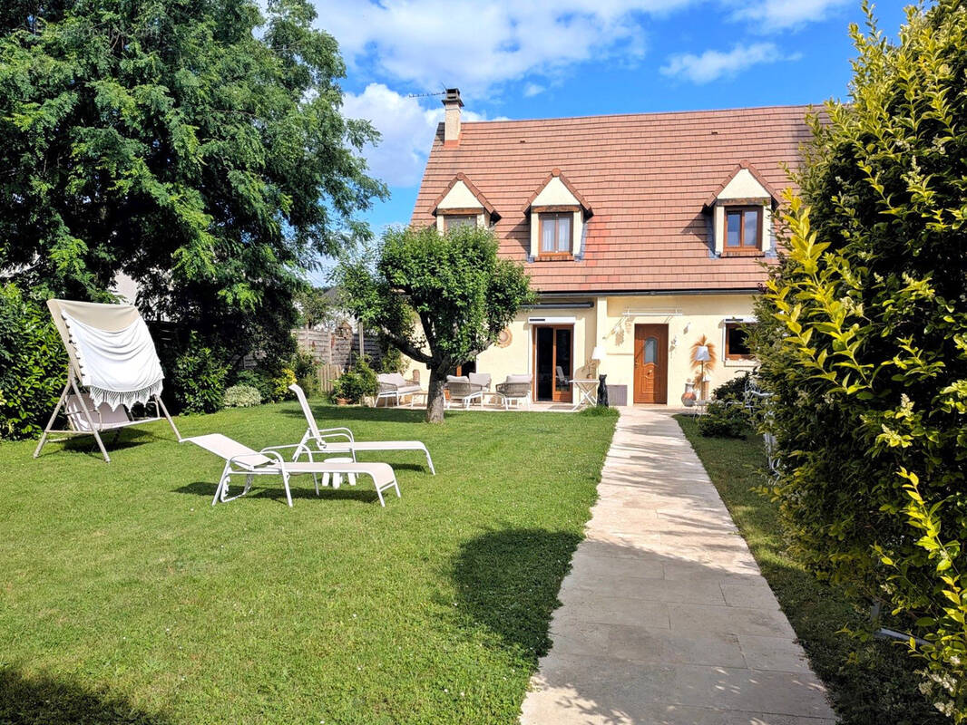 Maison à MAGNY-LES-HAMEAUX
