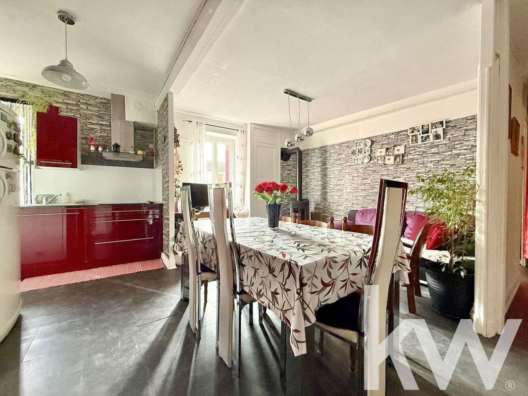 Maison à LA ROCHE-BLANCHE