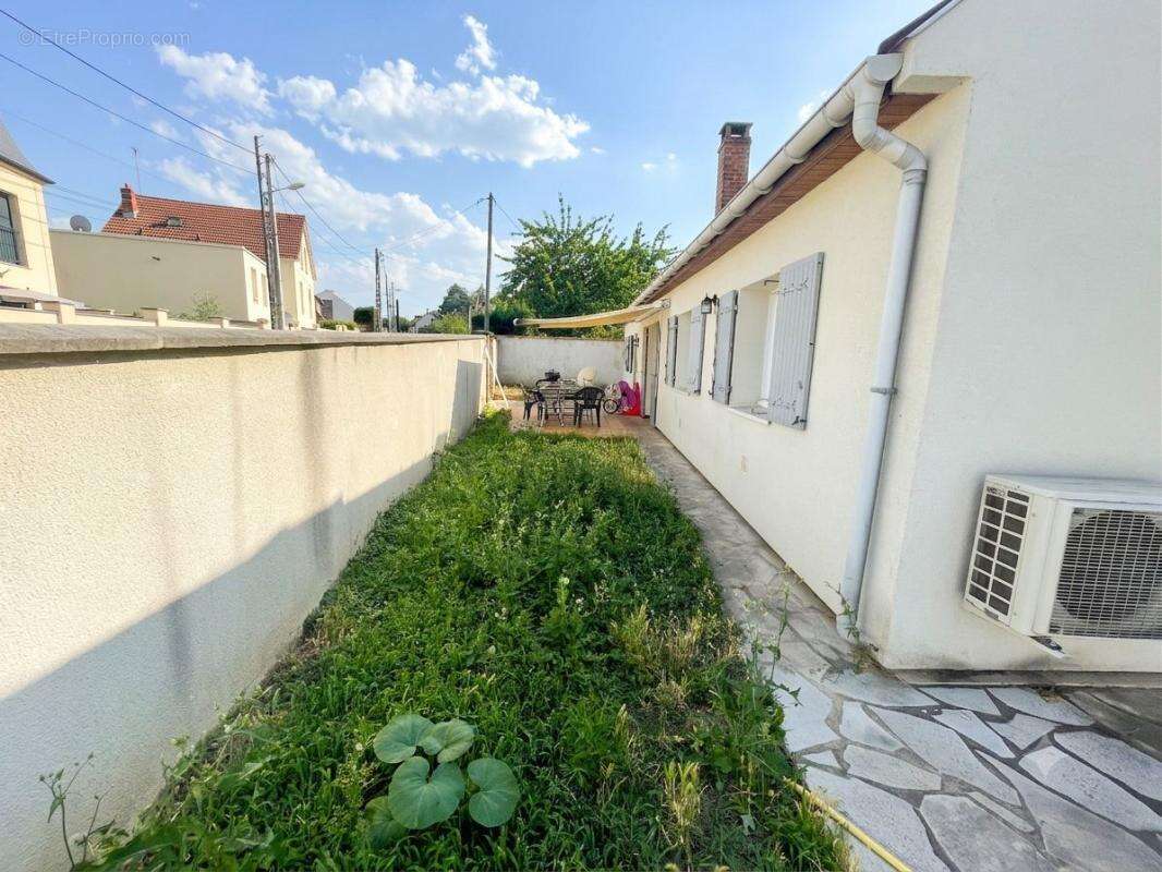 Maison à LA VILLE-DU-BOIS