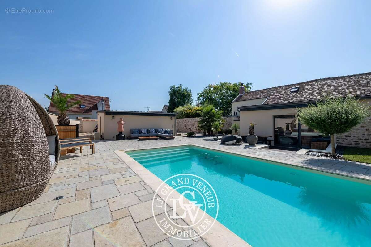 Proche barbizon - propriété traditionnelle et dépendance - 4 chambres - garage double - cave - piscine - jardin paysager - photo 18