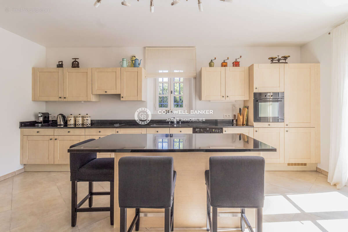 Maison 220 m² à Grimaud  - photo 9