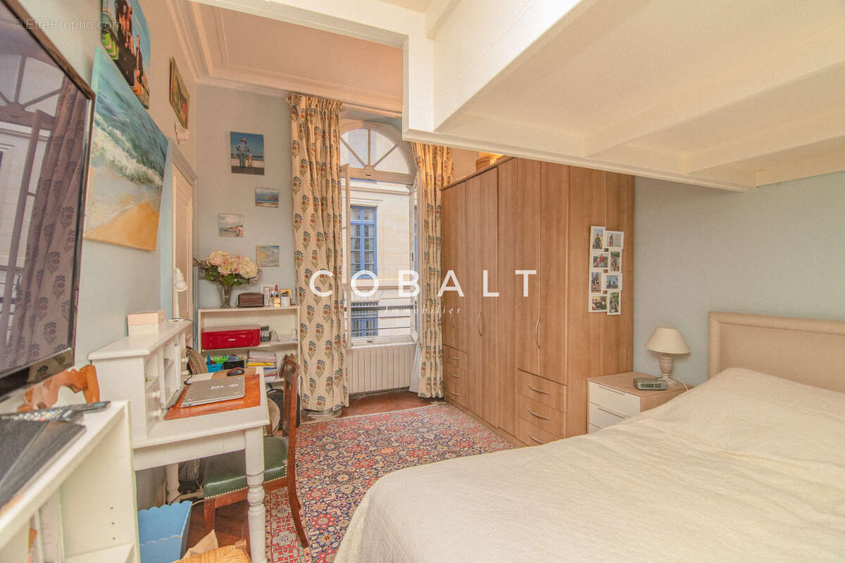 Appartement à PARIS-7E