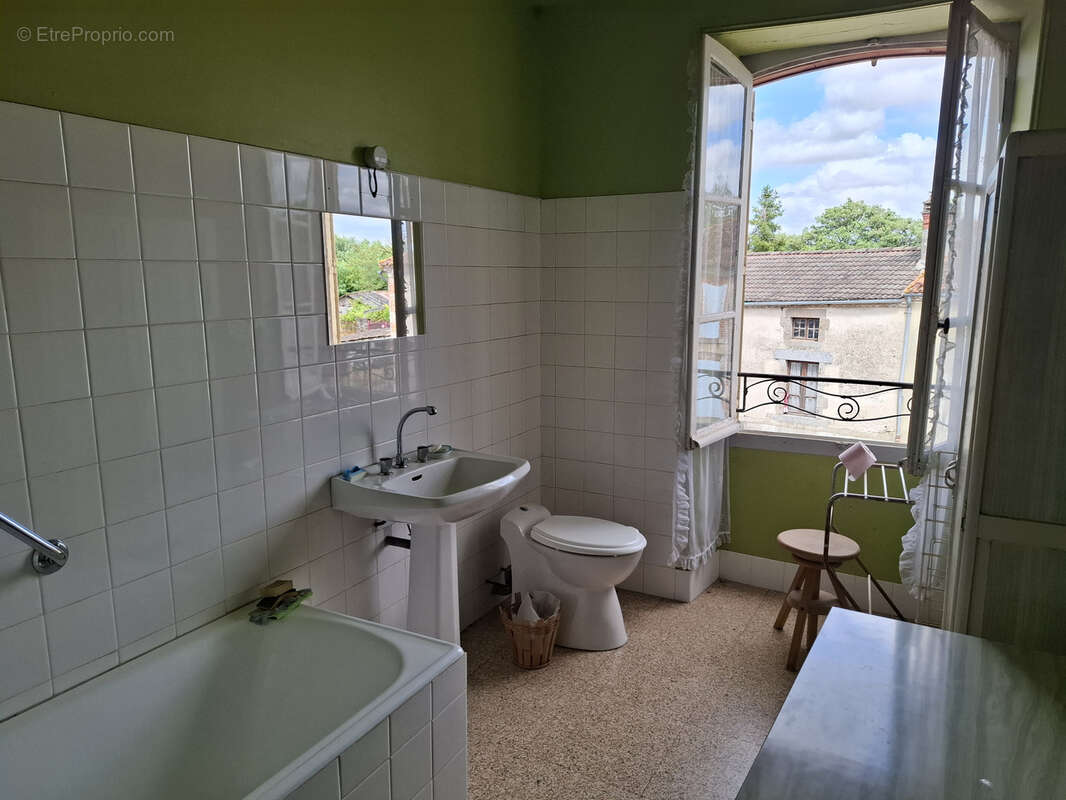 Maison à BUSSIERE-POITEVINE