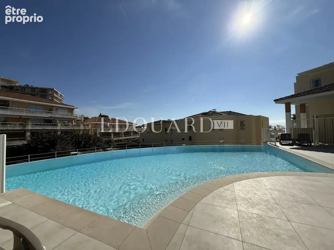 En exclusivité trois pièces avec terrasse, vue mer et garage, dans résidence de standing avec piscine - photo 19