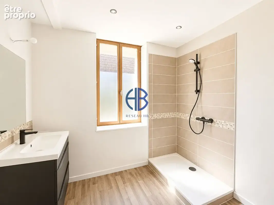Charmante maison individuelle rénovée de 102,41 m² au coeur du village des Avenières - photo 9