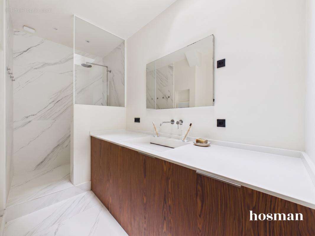 Superbe appartement esprit loft - 3 pièces 80m² - Calme absolu sur cour pavée - Belle hauteur sous plafond - Paris 75010 - photo 10