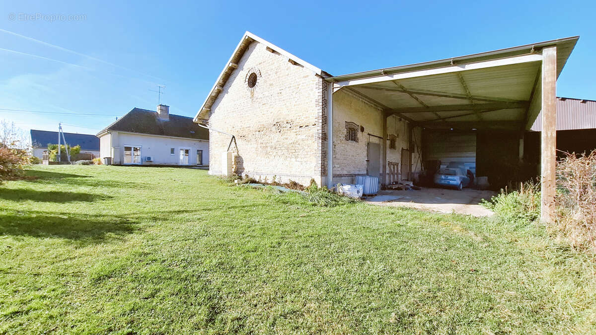 Maison à SAINT-ETIENNE-SOUS-BARBUISE