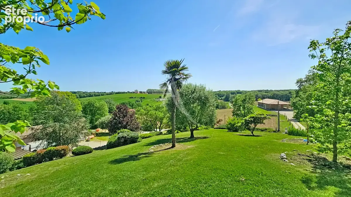 Vacquiers, villa principale, villa d'amis et  piscine - photo 9