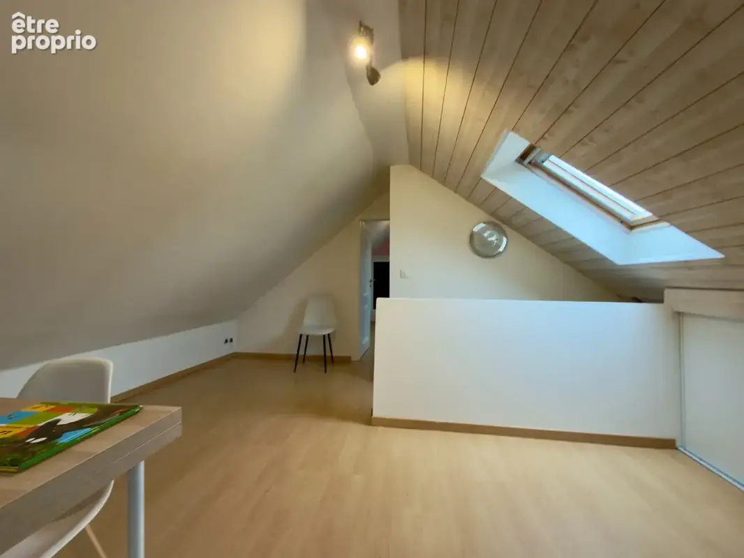 CHOUZE SUR LOIRE, Maison tuffeau 4 chambres avec vie de plain-pied sur jardin arboré clos - photo 9