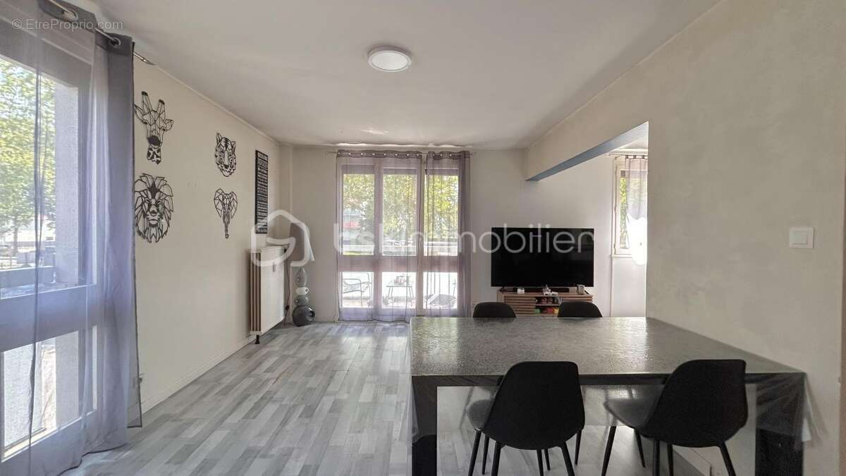 Spacieux T5 de 105 m² avec place de parking et cave – Résidence sécurisée - photo 5