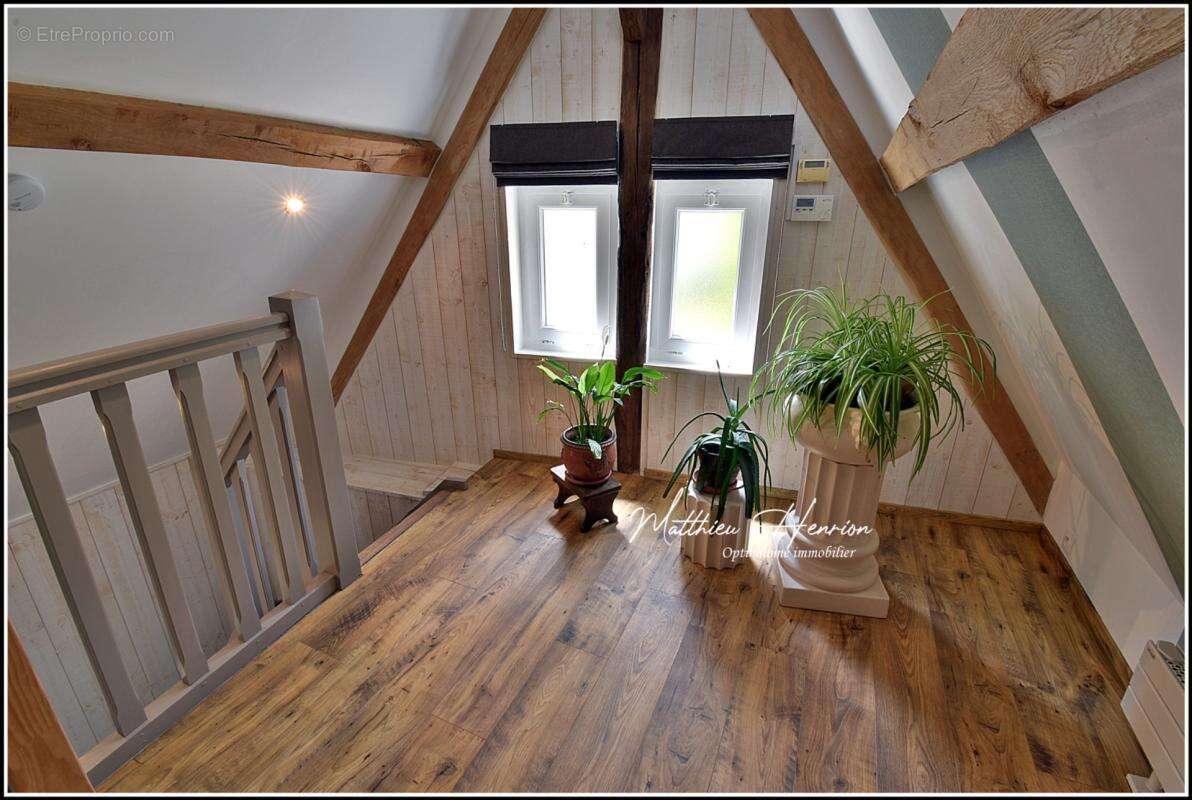 Maison de caractère chargée d'histoire, garage, DPE C ! - photo 15