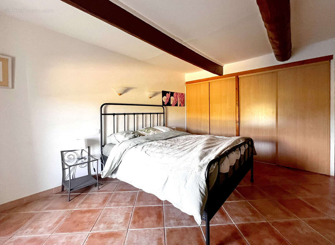 Maison à SAINT-CHAMAS