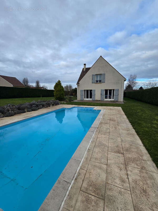 Maison à JOUY-LE-CHATEL