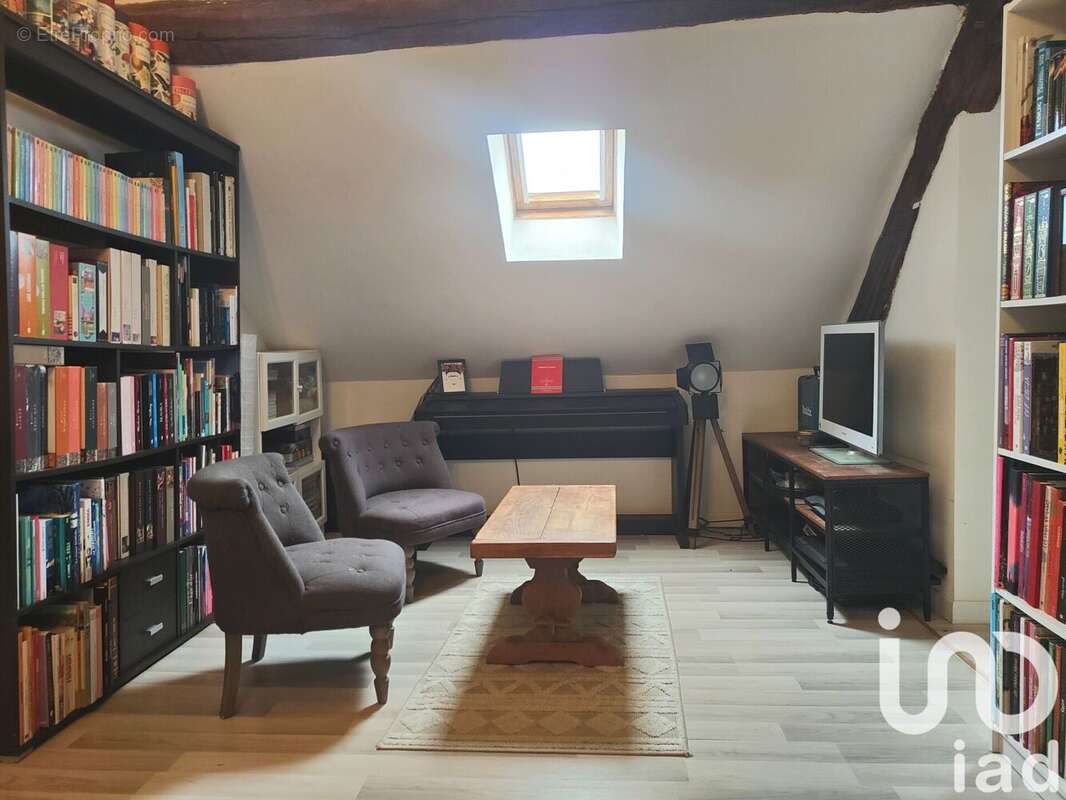Maison 74 m² à La Celle-Les-Bordes  - photo 9