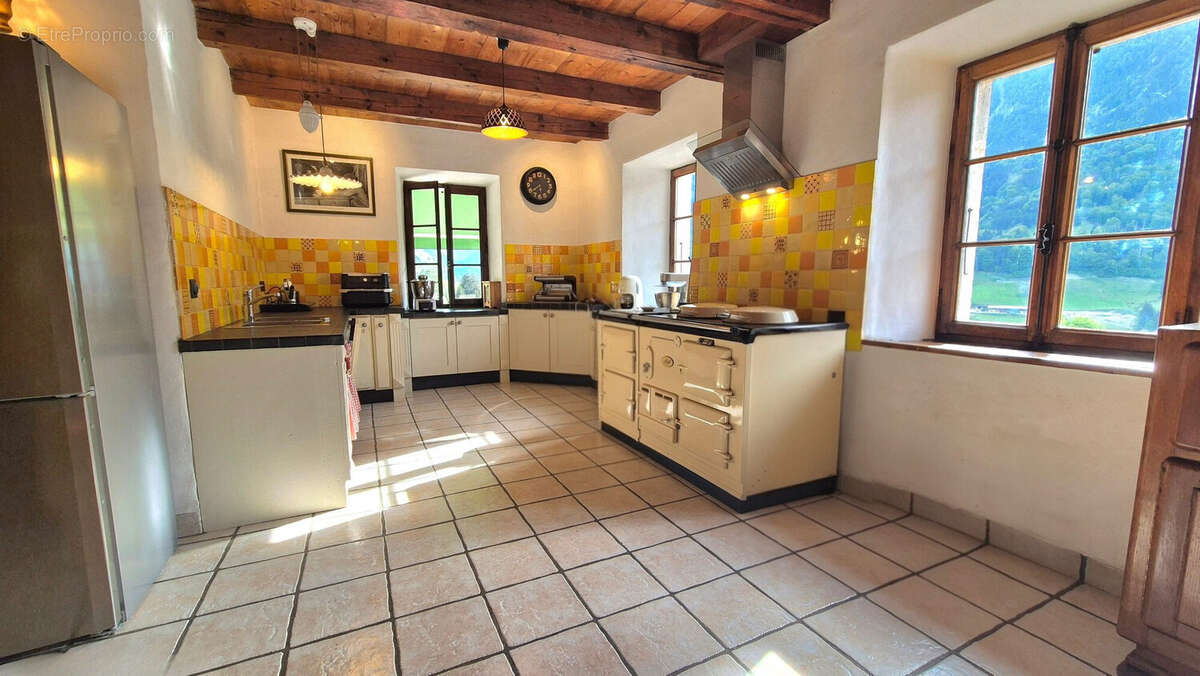 Maison 300 m² à Bonneville  - photo 3