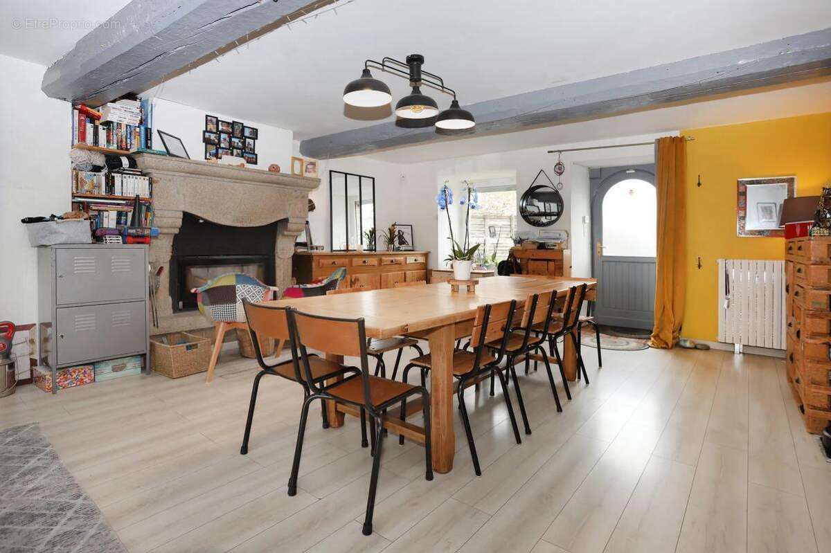 Maison à VAL-D'IZE