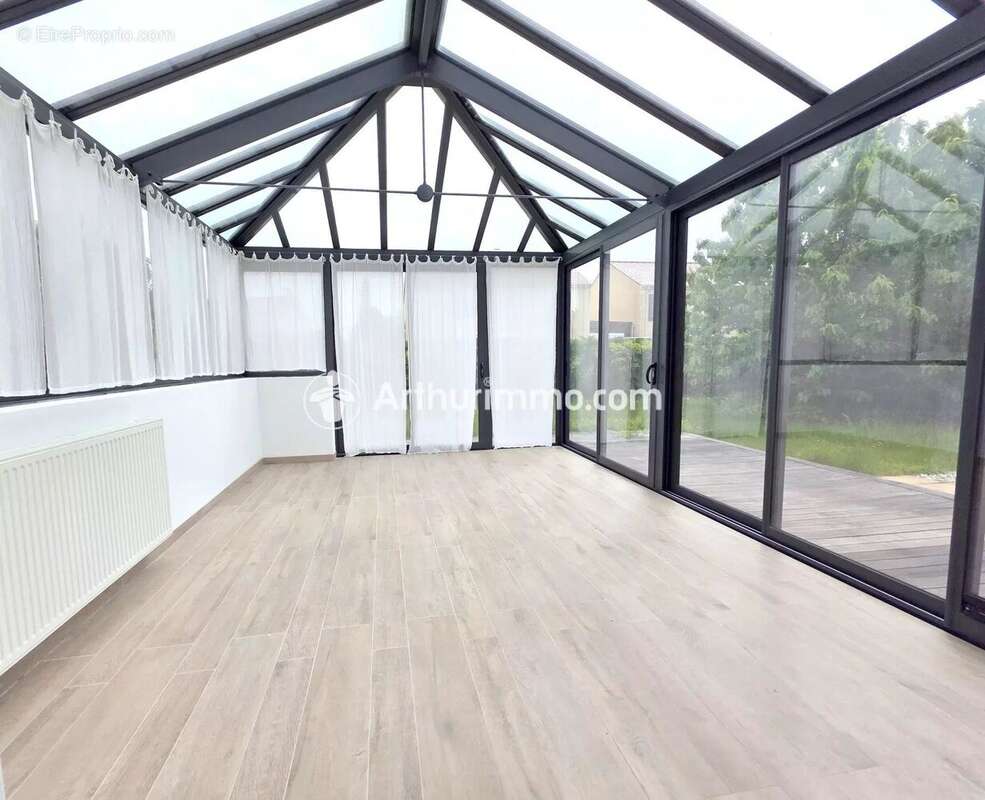 Maison à SAVIGNY-LE-TEMPLE