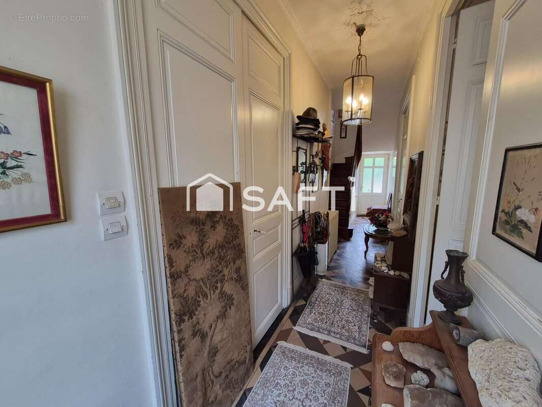 Maison 255 m² à Descartes  - photo 4