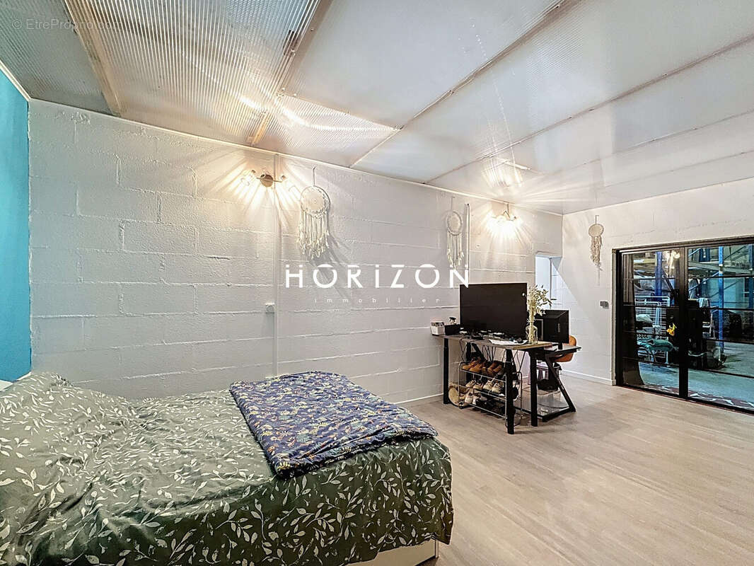 Commerce à CHARENTAY