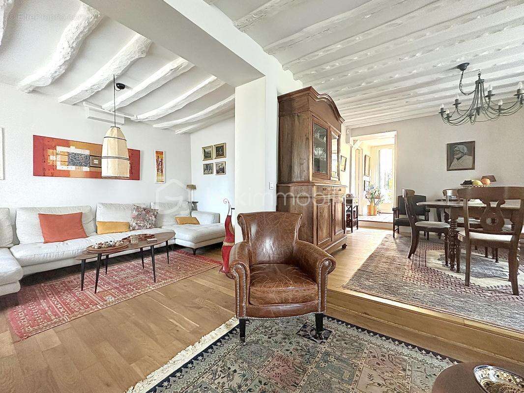 Maison à LE MESNIL-LE-ROI