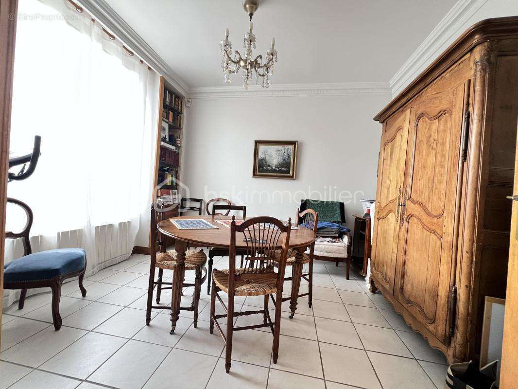Maison à L'HAY-LES-ROSES