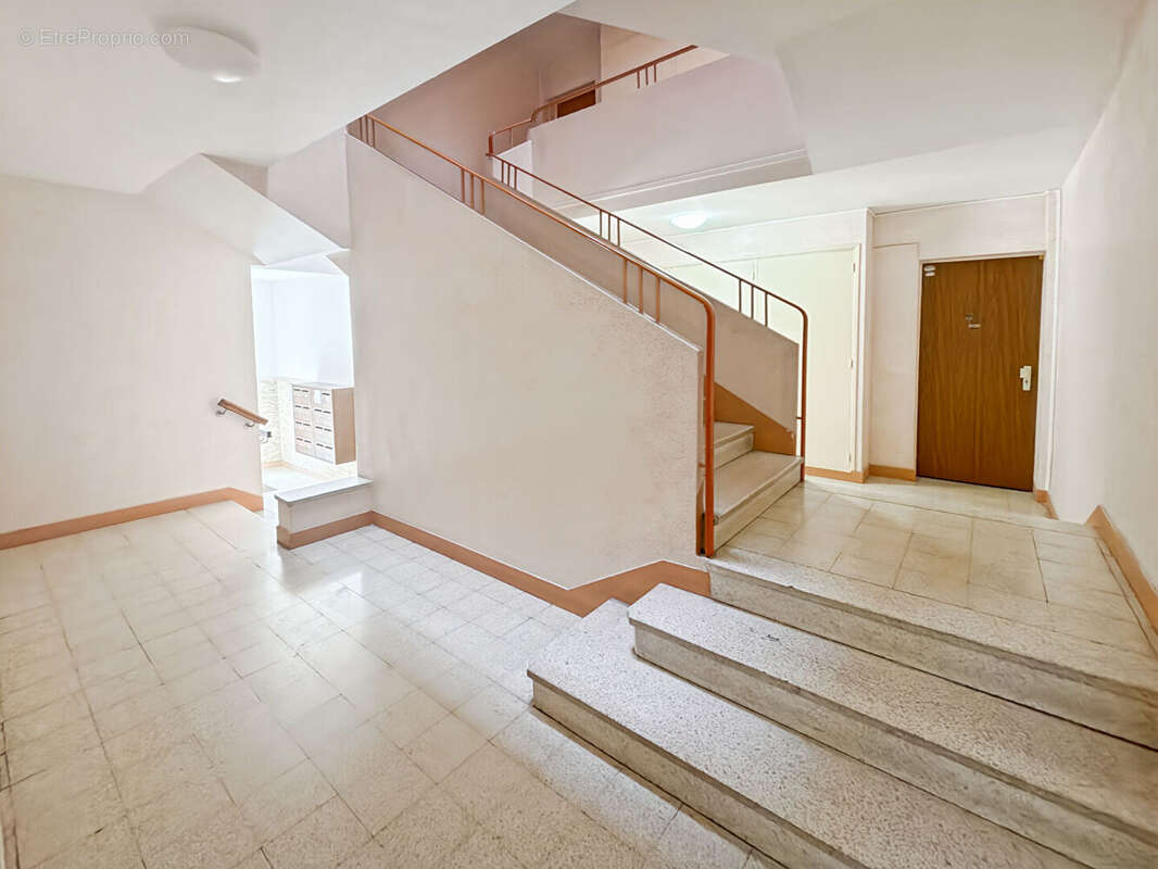 A vendre - Appartement 4 pièces - 74 m²  habitable - Marseille  12e - Les Caillols - photo 11