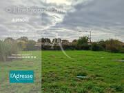 Terrain à SAINT-HILAIRE-DE-CHALEONS