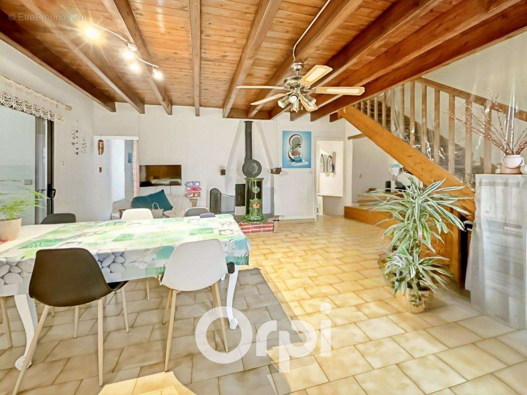 Maison de charme avec grand terrain constructible - photo 2