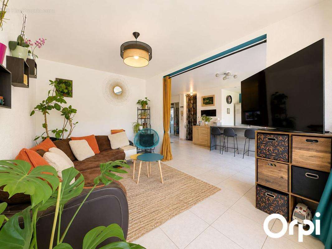  Appartement T3 – 72 m² – Balcon plein sud, garage & cave - photo 3