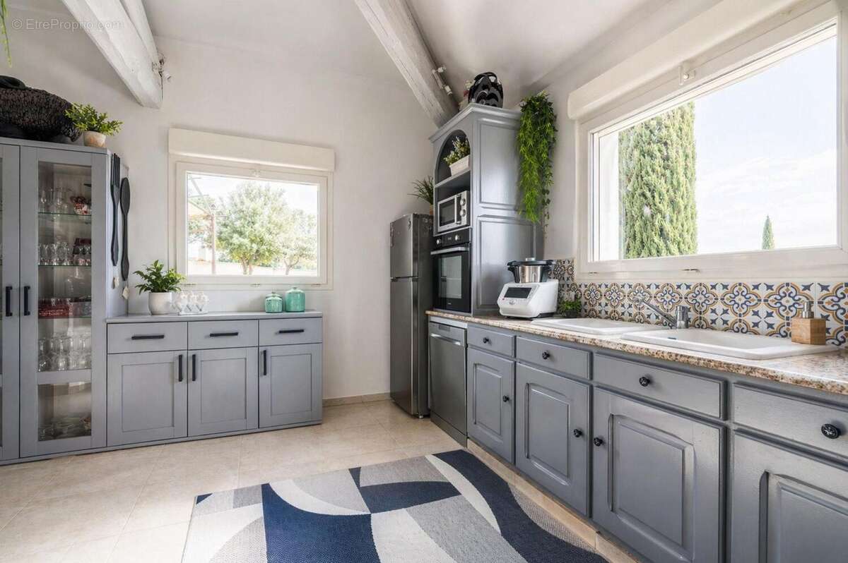 Maison 184 m² à La Capelle-Et-Masmolene  - photo 5