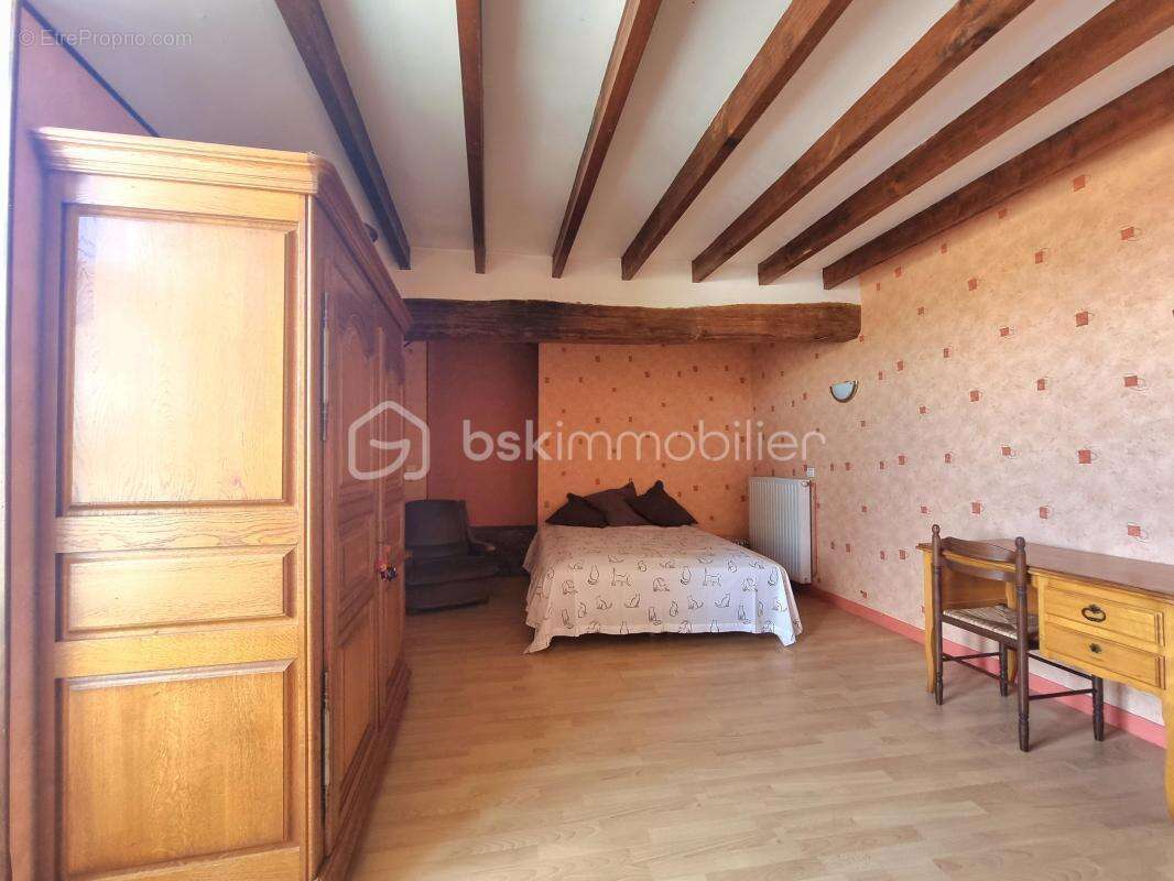 Propriété 14 pièces, 8 chambres, granges, cave et jardin - photo 16