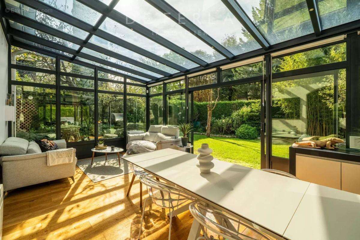 Garches - Villa d'exception 370m2 - Golf de Saint-Cloud - photo 8