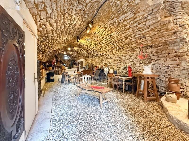 Maison de ville, Villefranche du Périgord, 140m2, totalement rénovée et meublée, cave voutée. Idéal résidence secondaire ou loca - photo 4