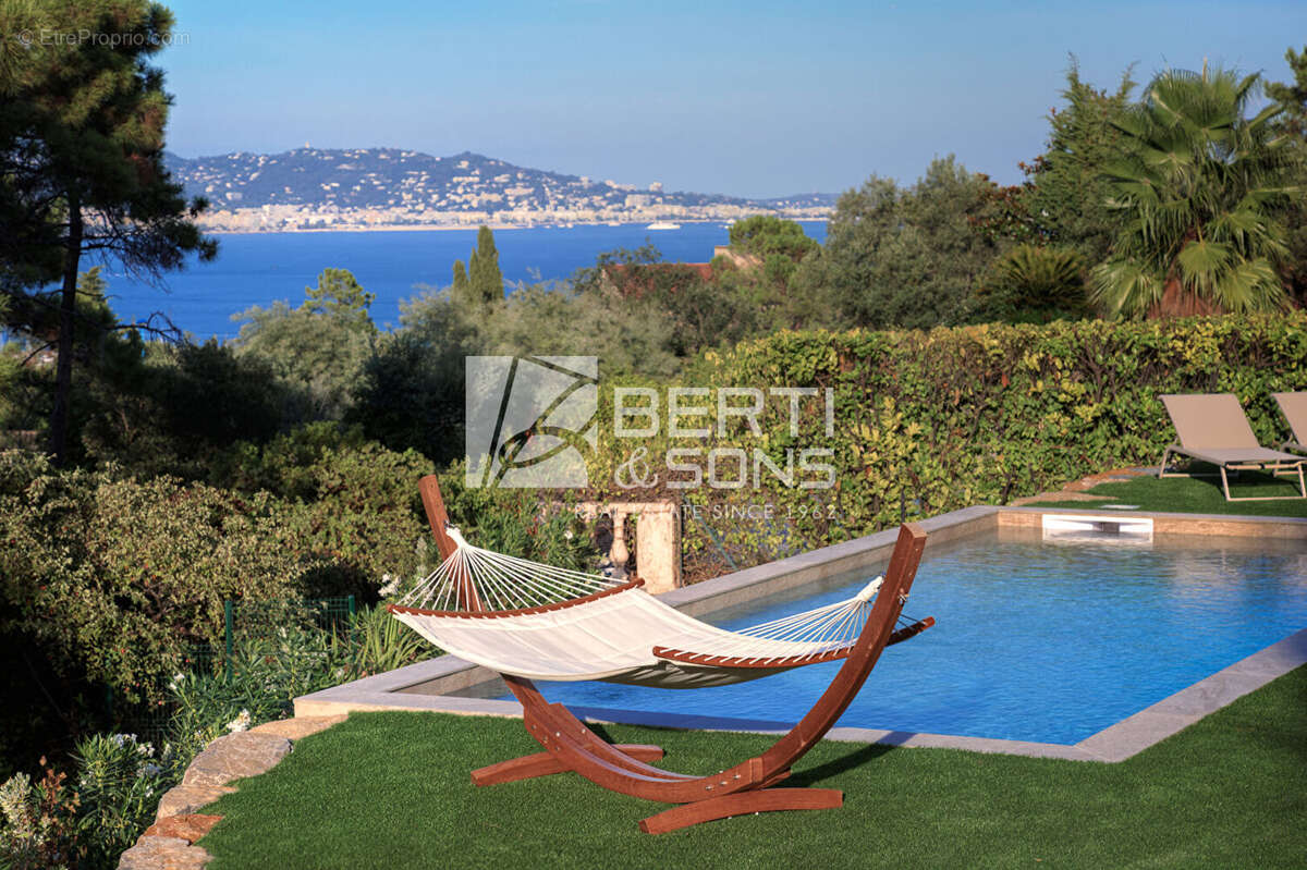 Maison à MANDELIEU-LA-NAPOULE