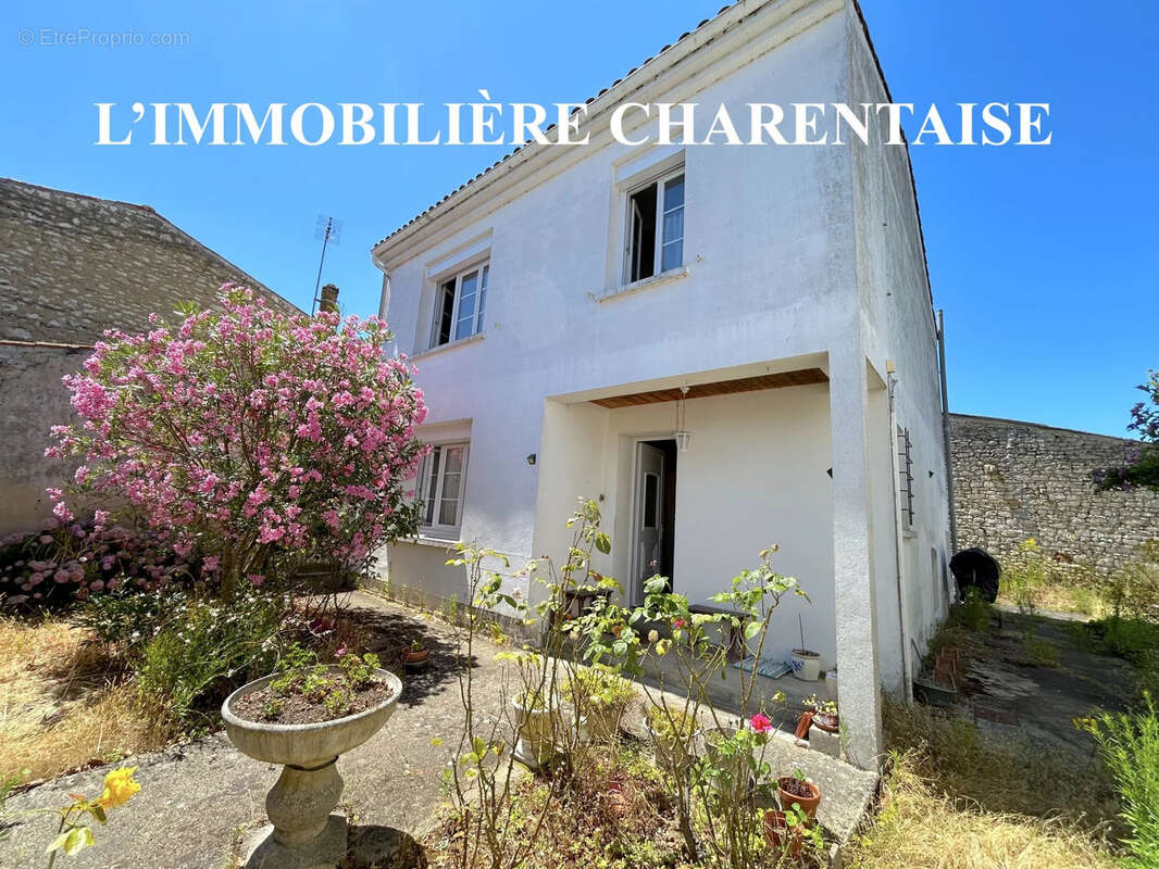 Maison à SAINT-ROMAIN-DE-BENET