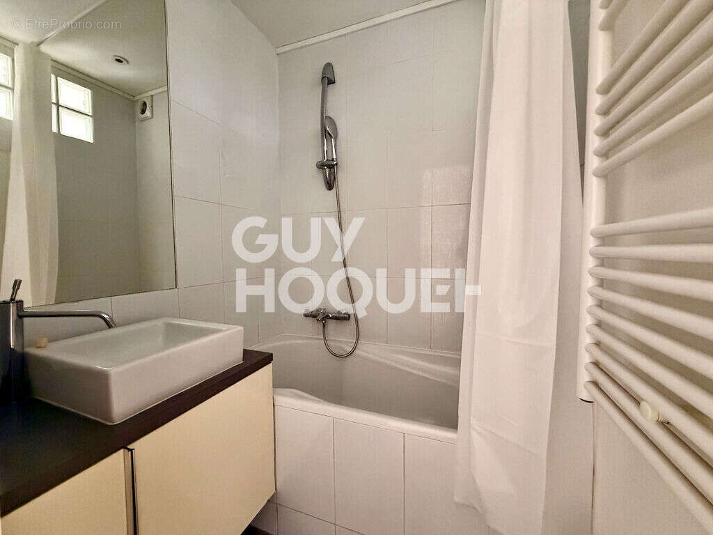Appartement à COURBEVOIE