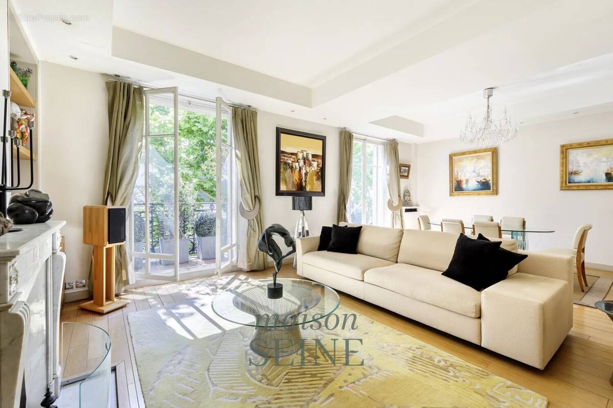 Appartement à NEUILLY-SUR-SEINE