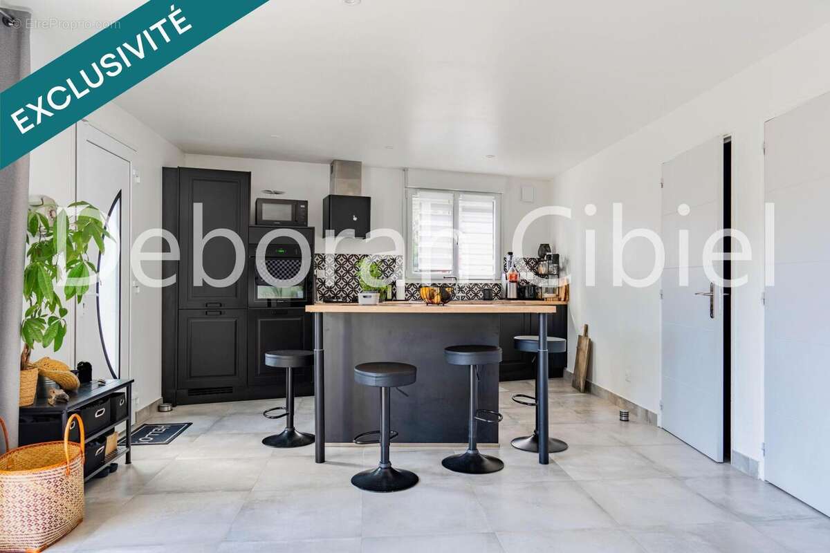 Photo 3 - Maison à LA FARE-LES-OLIVIERS