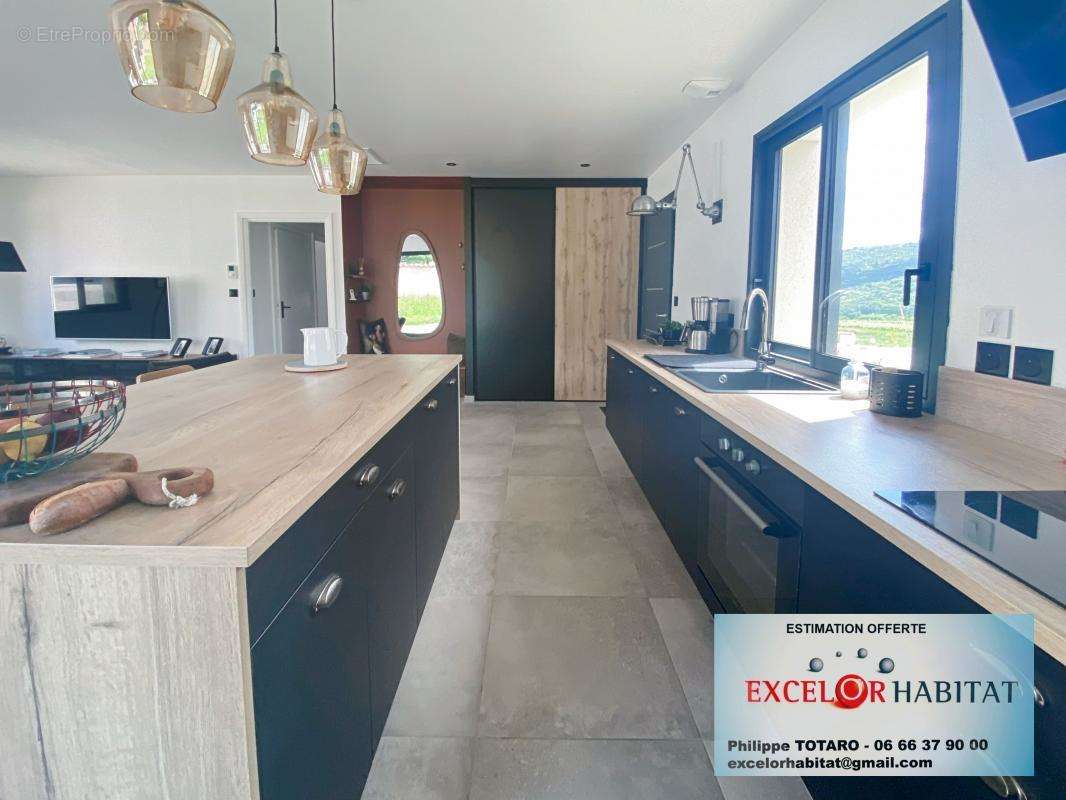 Maison à LA CHAPELLE-DE-GUINCHAY