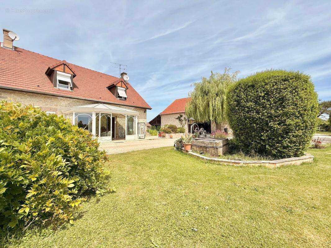 Maison en pierre - 4 chambres - Piscine - Dépendance de 250 m² - Terrain de 6494 m² - photo 4