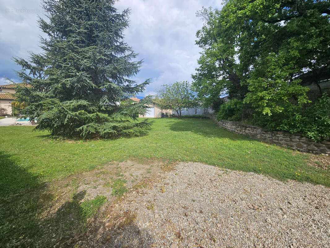 Terrain à SAINT-MAURICE-L'EXIL