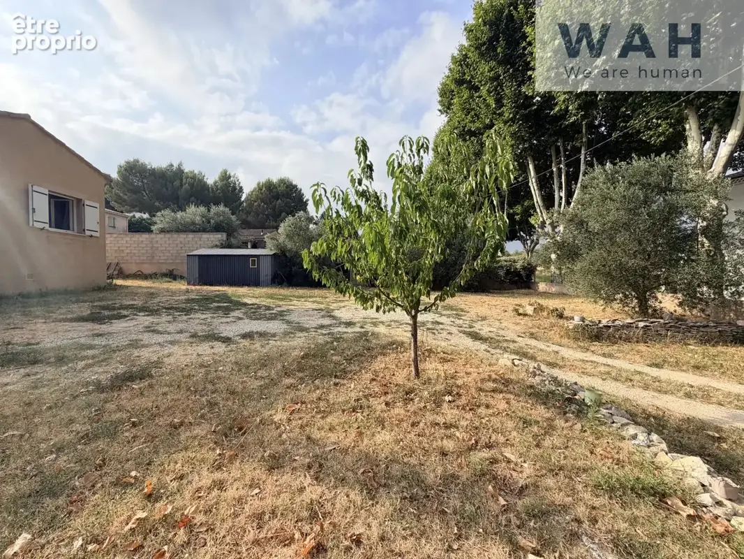 Terrain constructible de 383m2 - aigues vives 30670 - photo 2