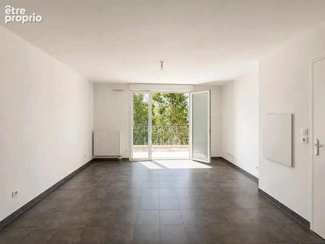 Toulon ouest   t2 de 43 m2 au dernier étage avec terrasse et garage - photo 2
