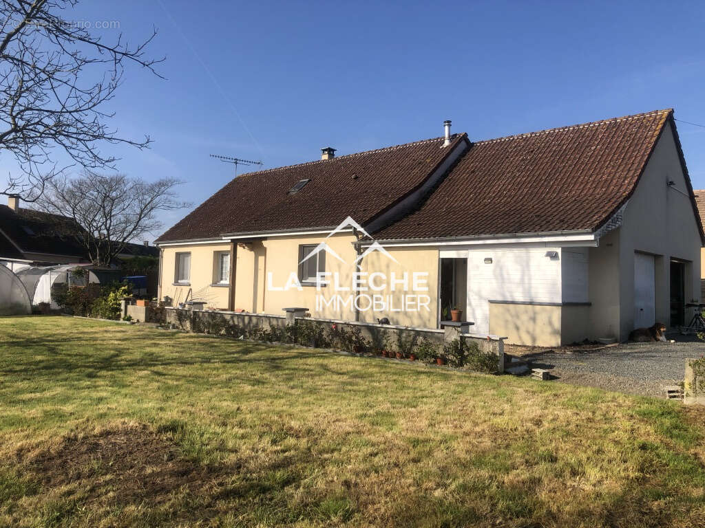 Maison à LA CHAPELLE-D'ALIGNE
