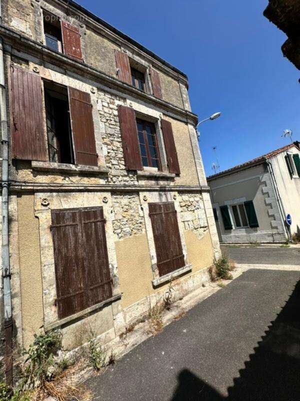 Maison à rénover + terrain non attenant bord de touvre. RUELLE SUR TOUVRE (16) - photo 9
